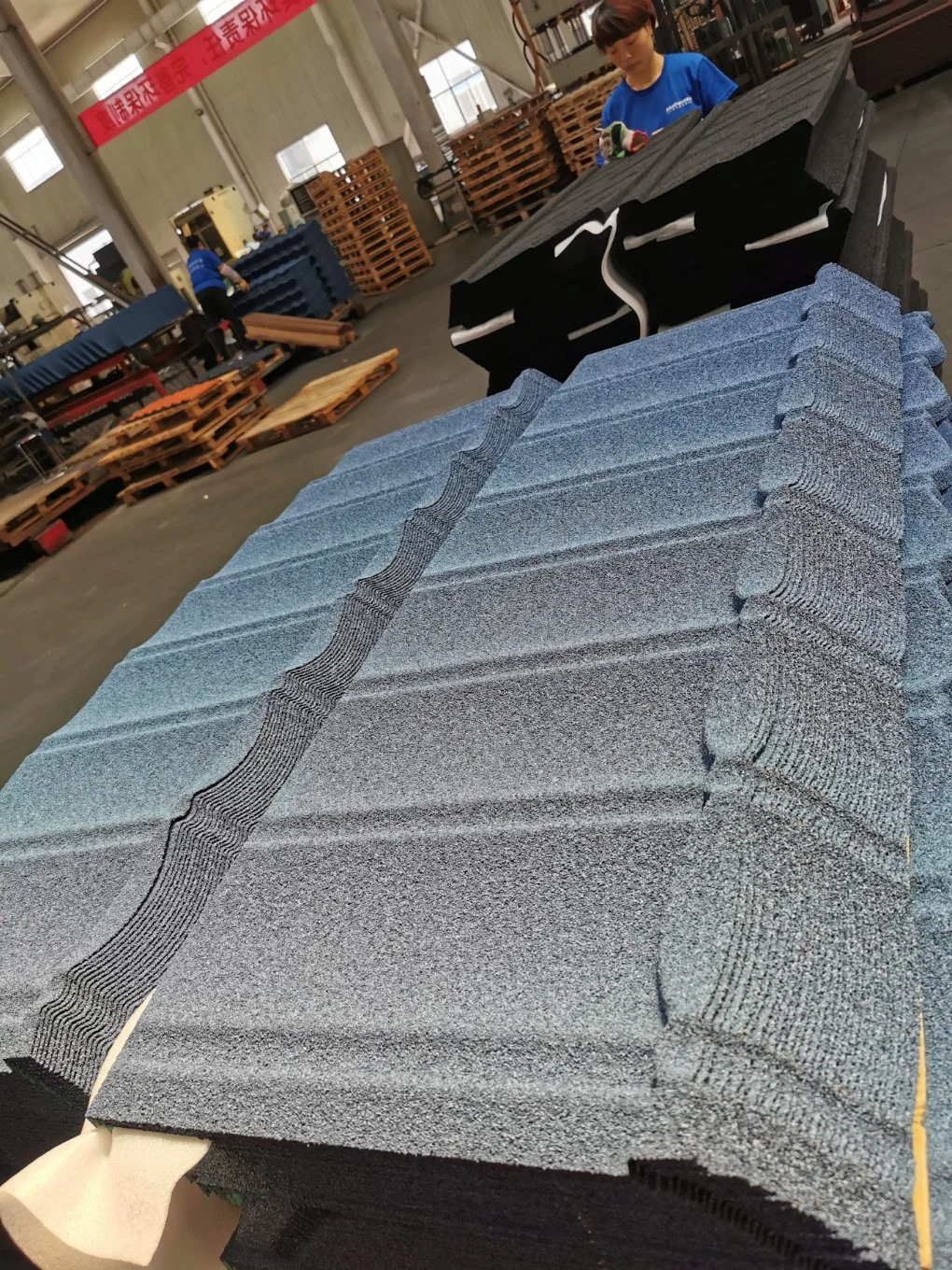 China Roof Lightweight Roofing Materials Stone Coated Metal Roof Tiles Accessories