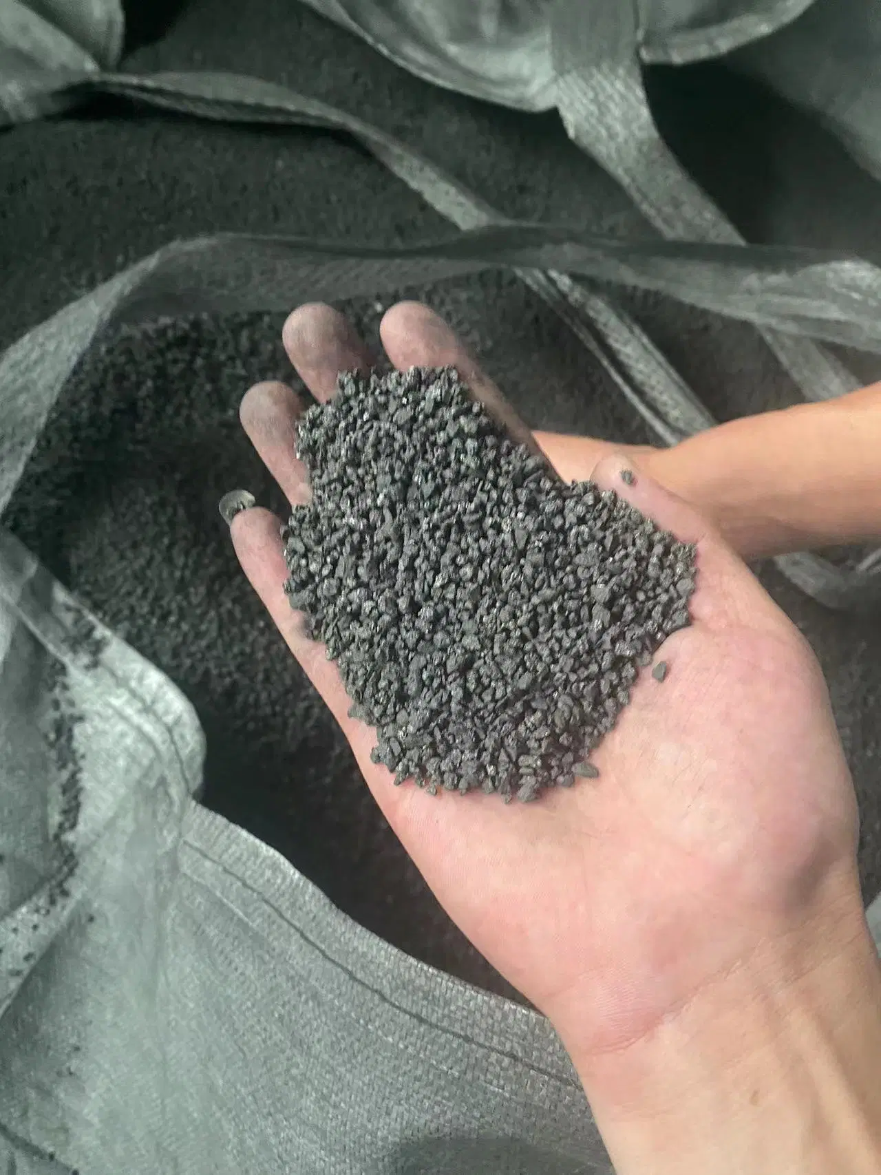 High Carbon Graphitized Petroleum Coke Black or Dark Gray Hard Solidgpc