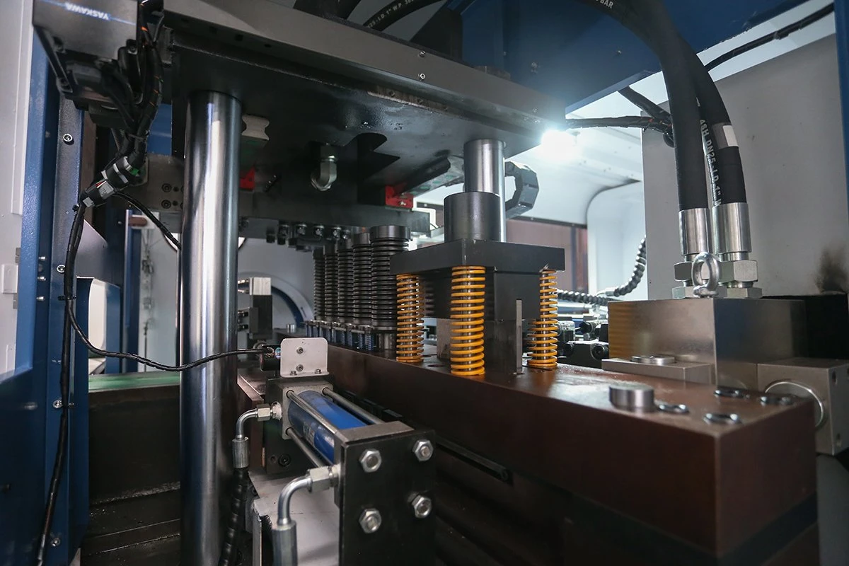 Beiene New Smart CNC Busbar Punching and Cutting/Shearing Machine