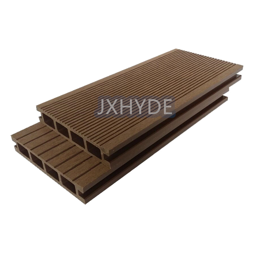 Revêtement de sol en composite plastique en bois PVC/WPC résistant aux UV pour l'extérieur.