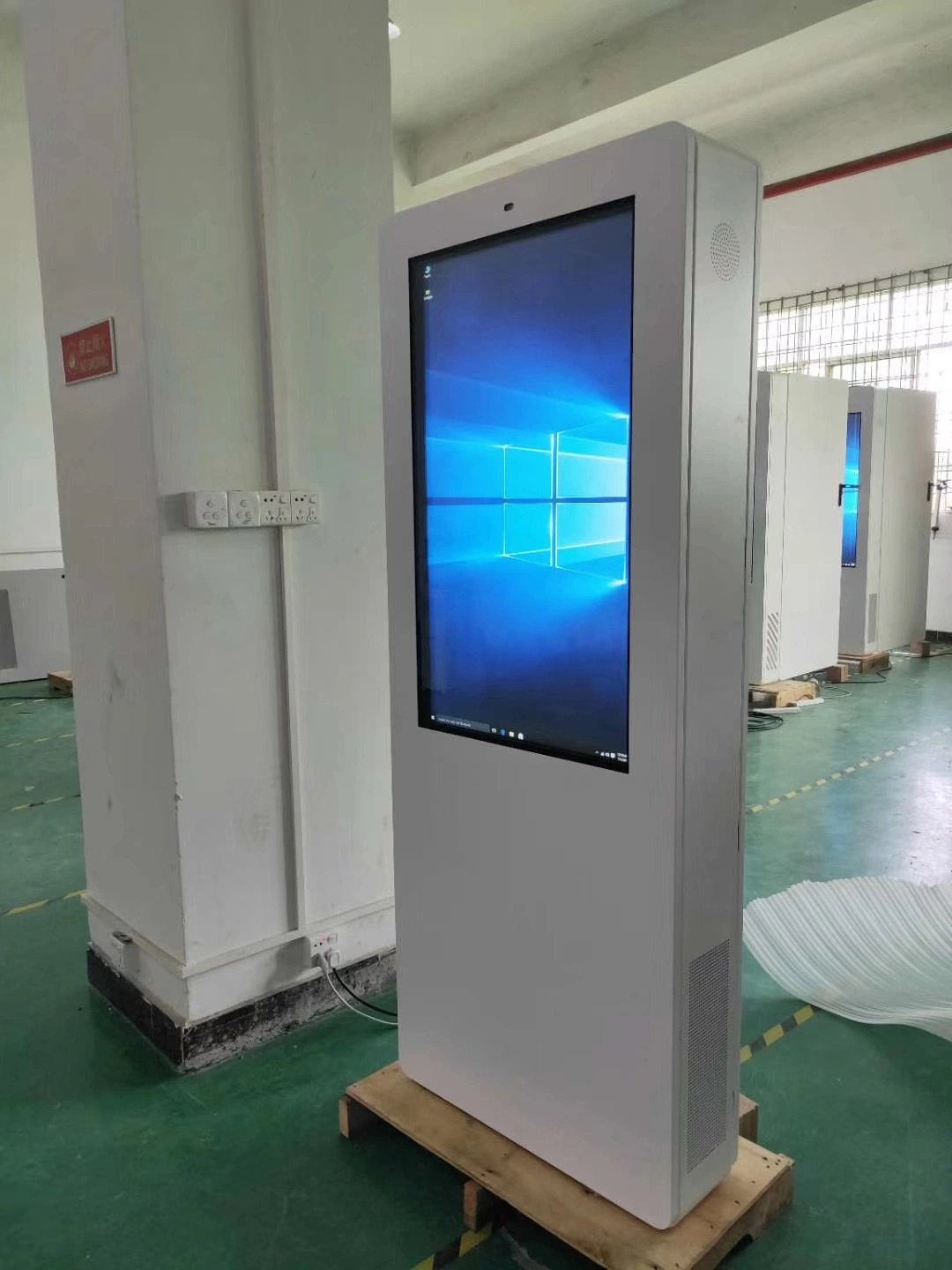 Outdoor LCD Touch Screen Kiosk