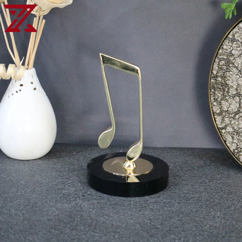 Luxury Musical Note Statue Sculpture Vintage Symbol Golden Metal Abstract Sculpture Ornaments Home Decor