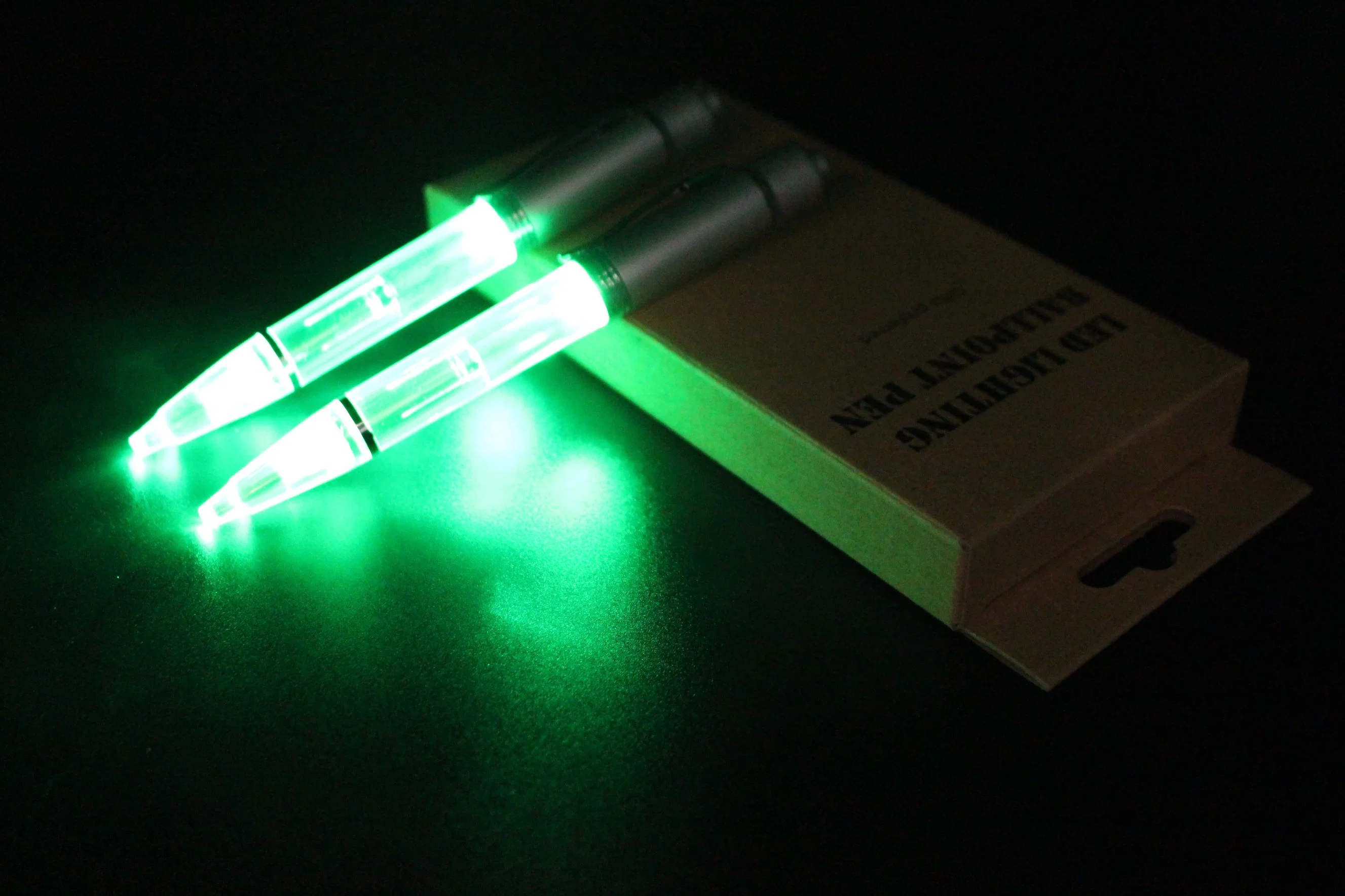 Light-up Kugelschreiber mit grünem Licht zum Schreiben und Lesen In der Dunkelheit Nacht