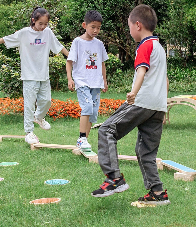 Children&prime; S Wooden Single-Plank Bridge Physical Training Balance Toy