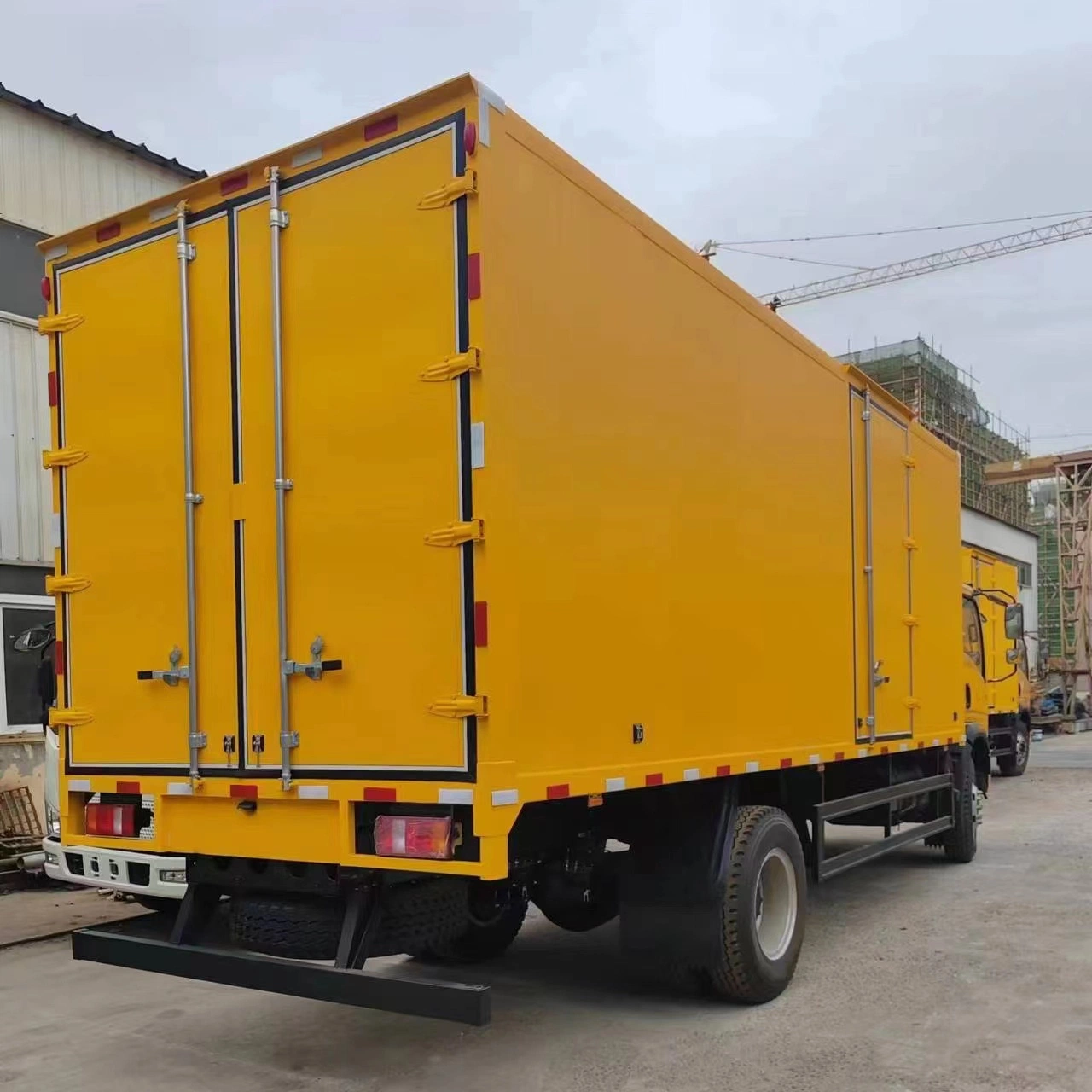 HOWO 4X2 Lignt Van for 12tons Grain Transportation