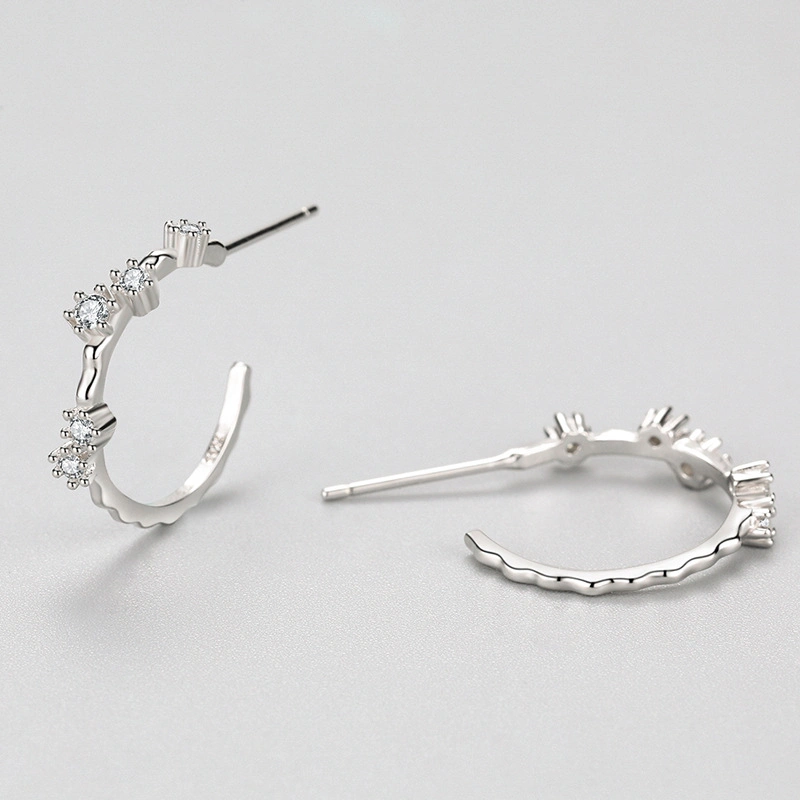 La mitad minimalista Hoop Stud Earrings 925 Joyería de Plata chapada en rodio curiosidades de espesor de la mitad Hoop CZ Aretes de regalo para su