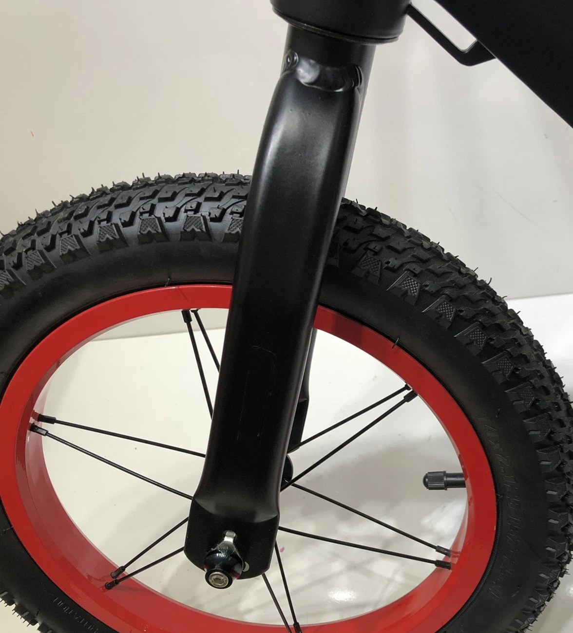 Vélo d'équilibre pour enfants en alliage de magnésium de 14 pouces / Vélo pour bébé disponible sans pédale En71.