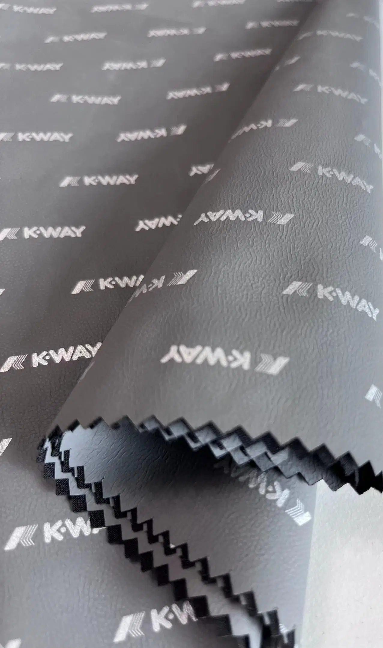 The High Strench Polyester Pongee PU Lamination Air and Water Vapor Permeability Printed Fabric for Garment