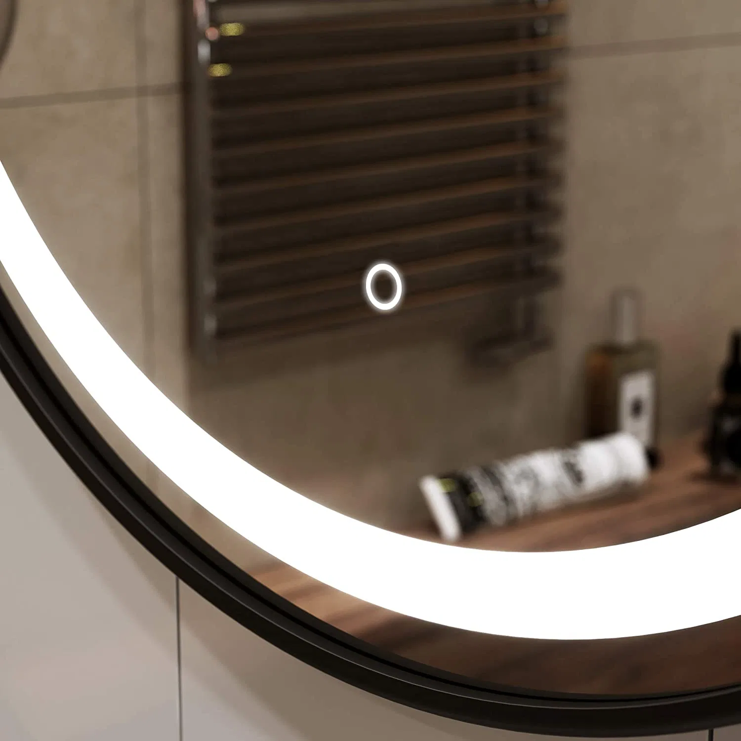 Cadre en acier noir Miroir de salle de bain rond avec éclairage LED personnalisé