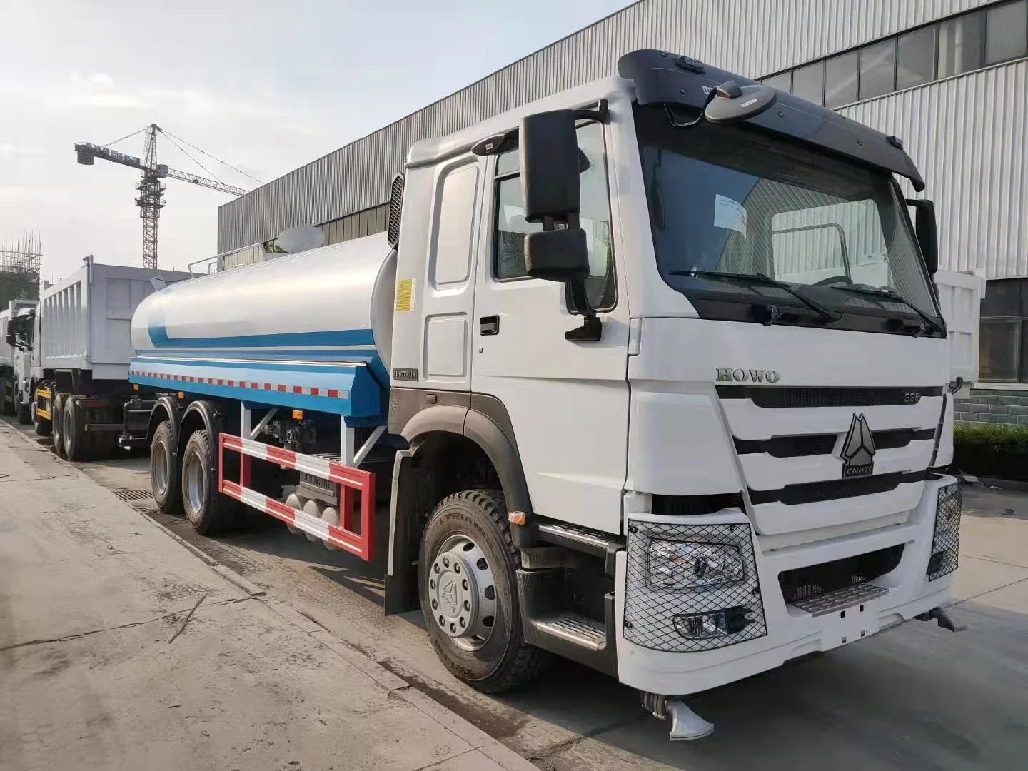 New Design 2022 Model Sinotruk HOWO 6X4 20000L Water Tank Truck with Water Gun