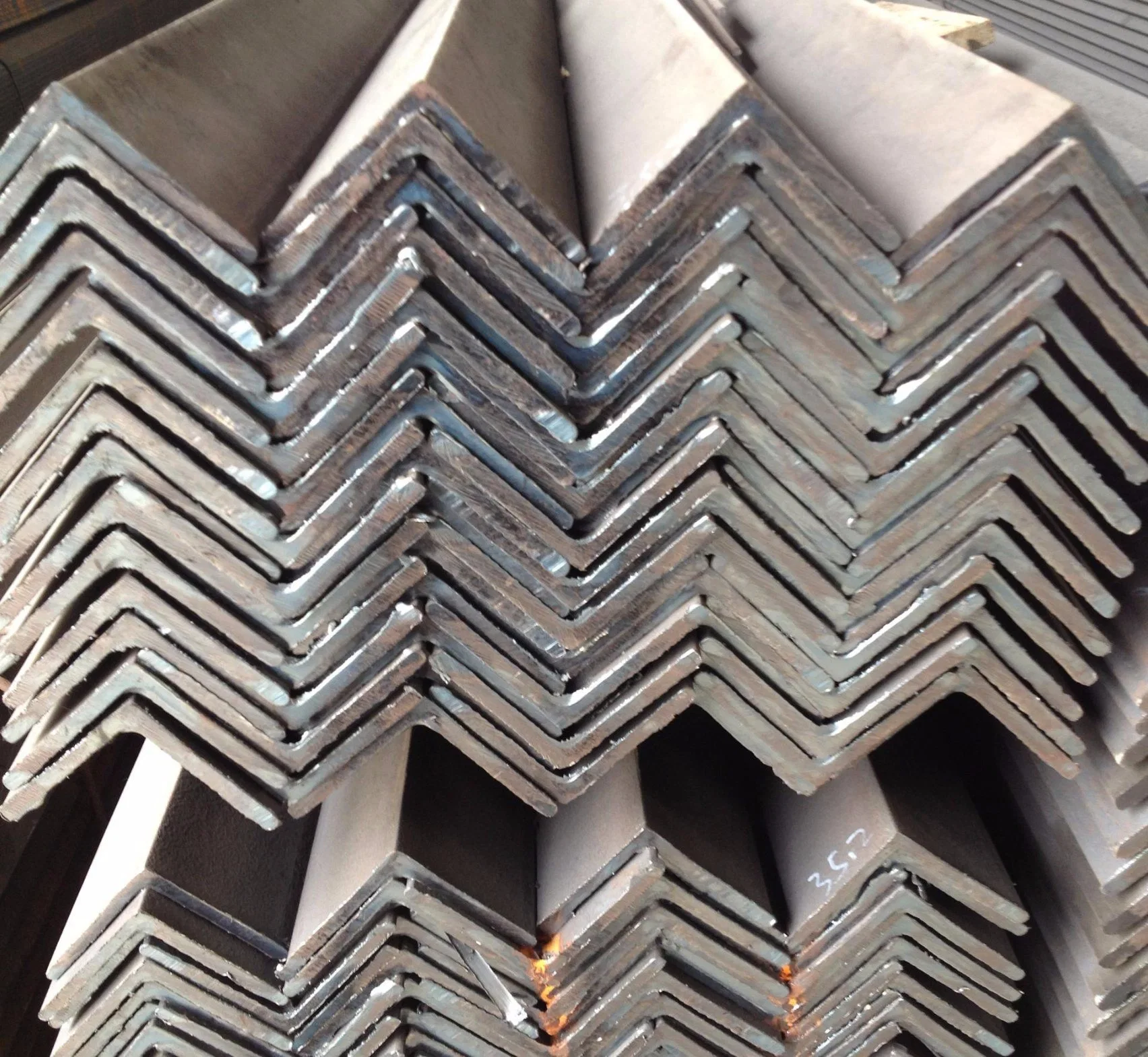 ASTM A36 Carbon Steel Angle Bar Slotted Steel Angle Price Per Ton