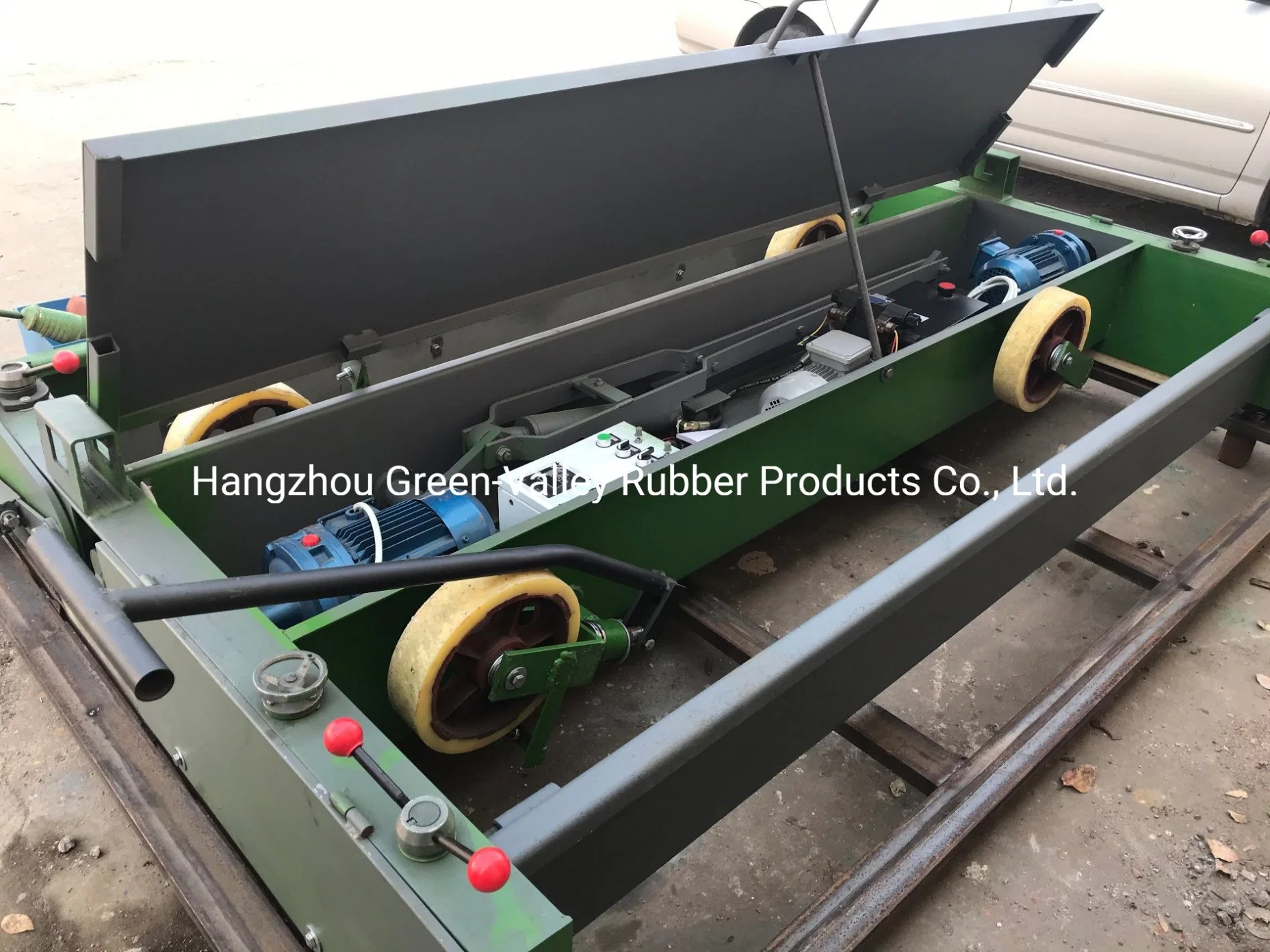 Rubber Paver Machine /Paving Machine for Rubber Running Track