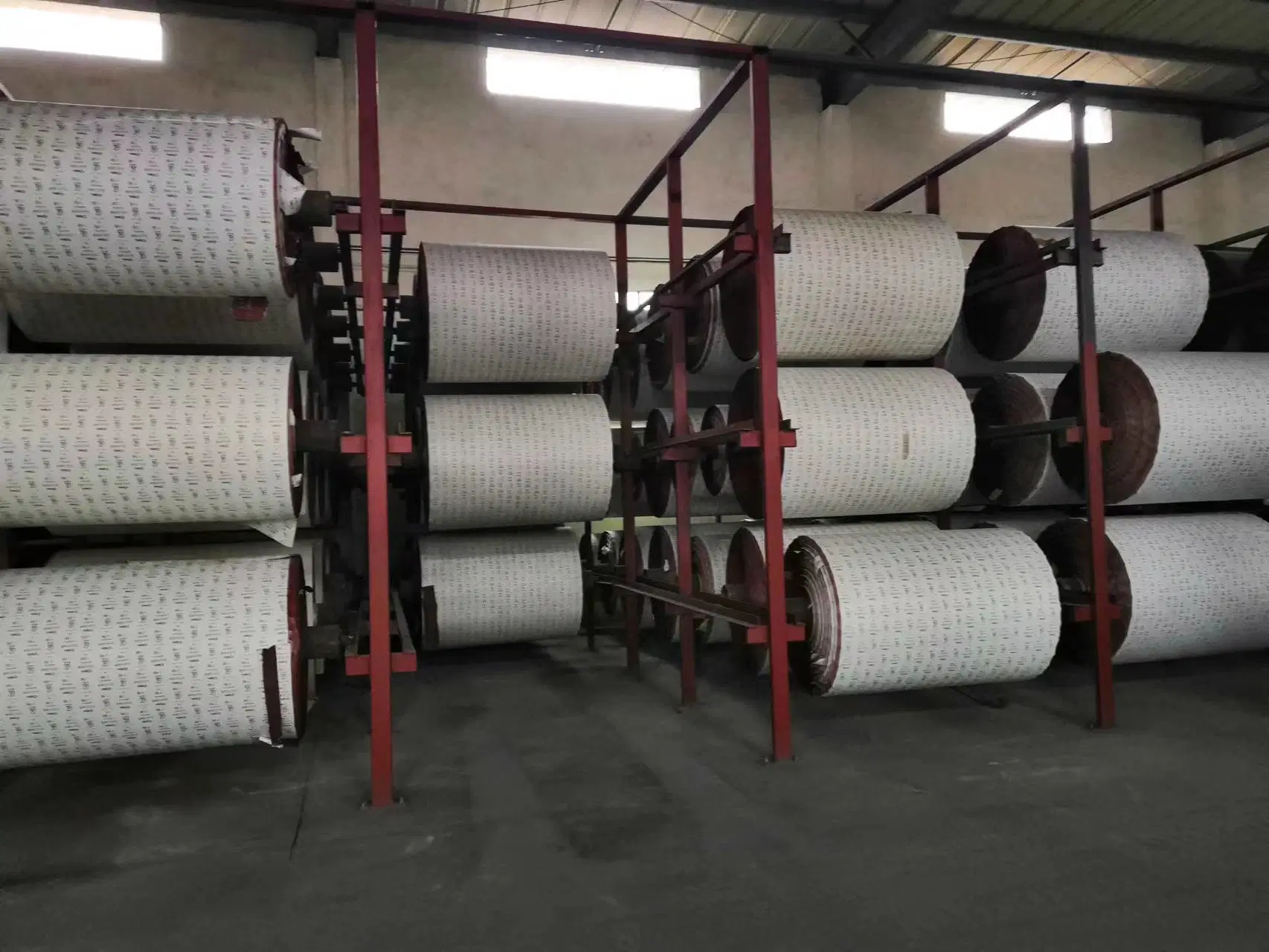 La Originales de fábrica de Velcro abrasivo rojo Jumbo Roll Rollo de papel de lija de rollo de papel de lija de óxido de aluminio Rollo de paños de lijado Wholesale/Supplier