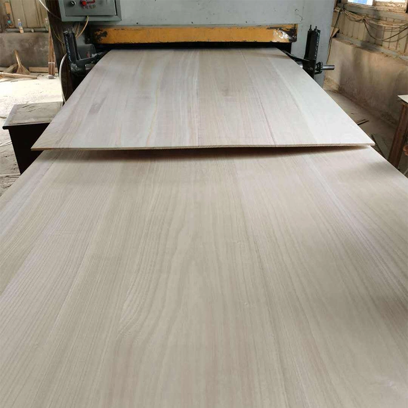 Fábrica suministro directo Color hermoso y textura Plank Madera Paulownia Madera