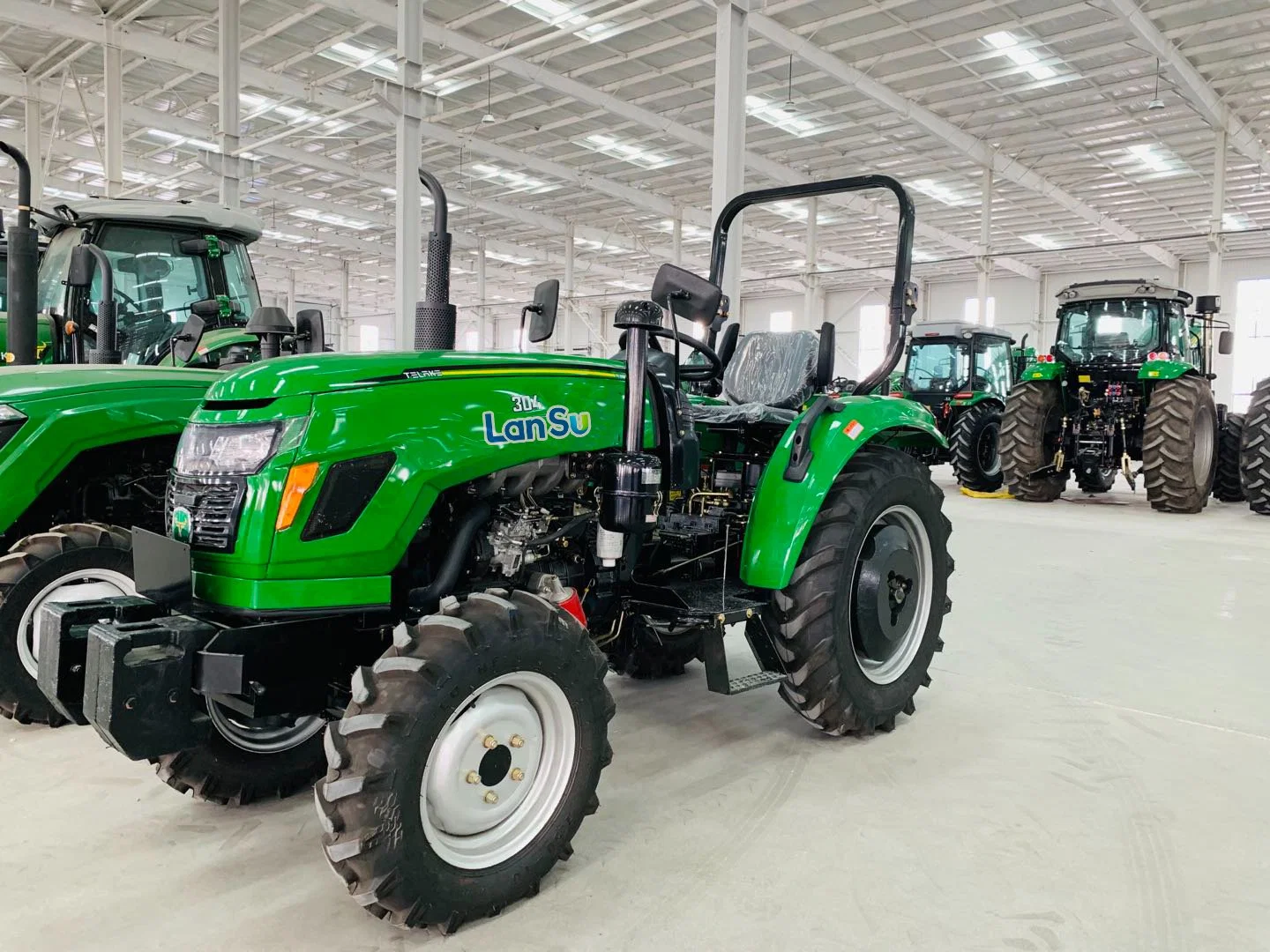 CE Usine Directement Machines Haute Qualité Refroidies à l'Eau Diesel 12HP 15HP 20HP 18HP Tracteur Agricole 4X4 Mini Tracteur Agricole Prix Tracteurs pour l'Agriculture