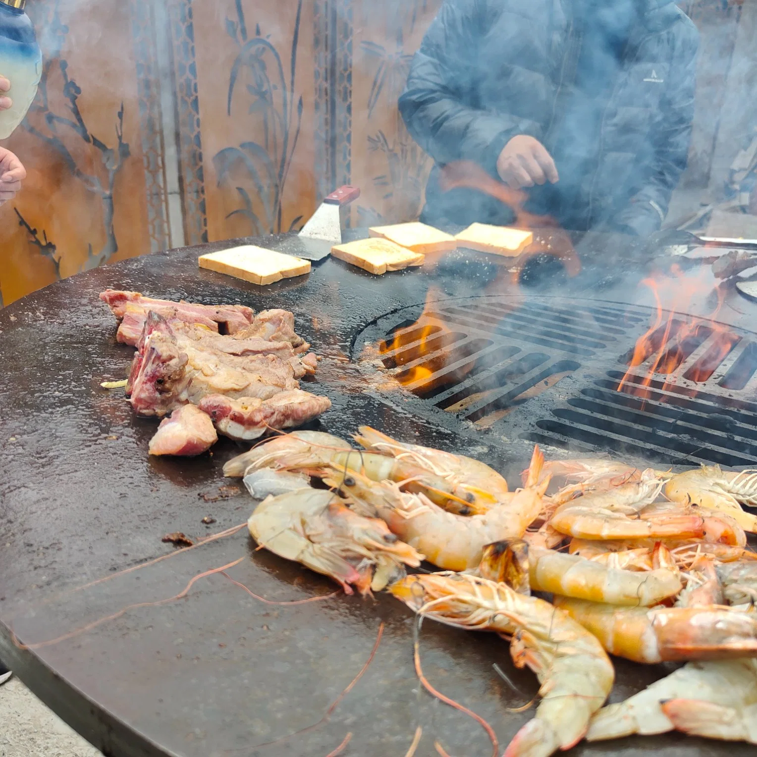 Nuevo estilo fumador barbacoa de carbón el carbón de leña barbacoa patio al aire libre