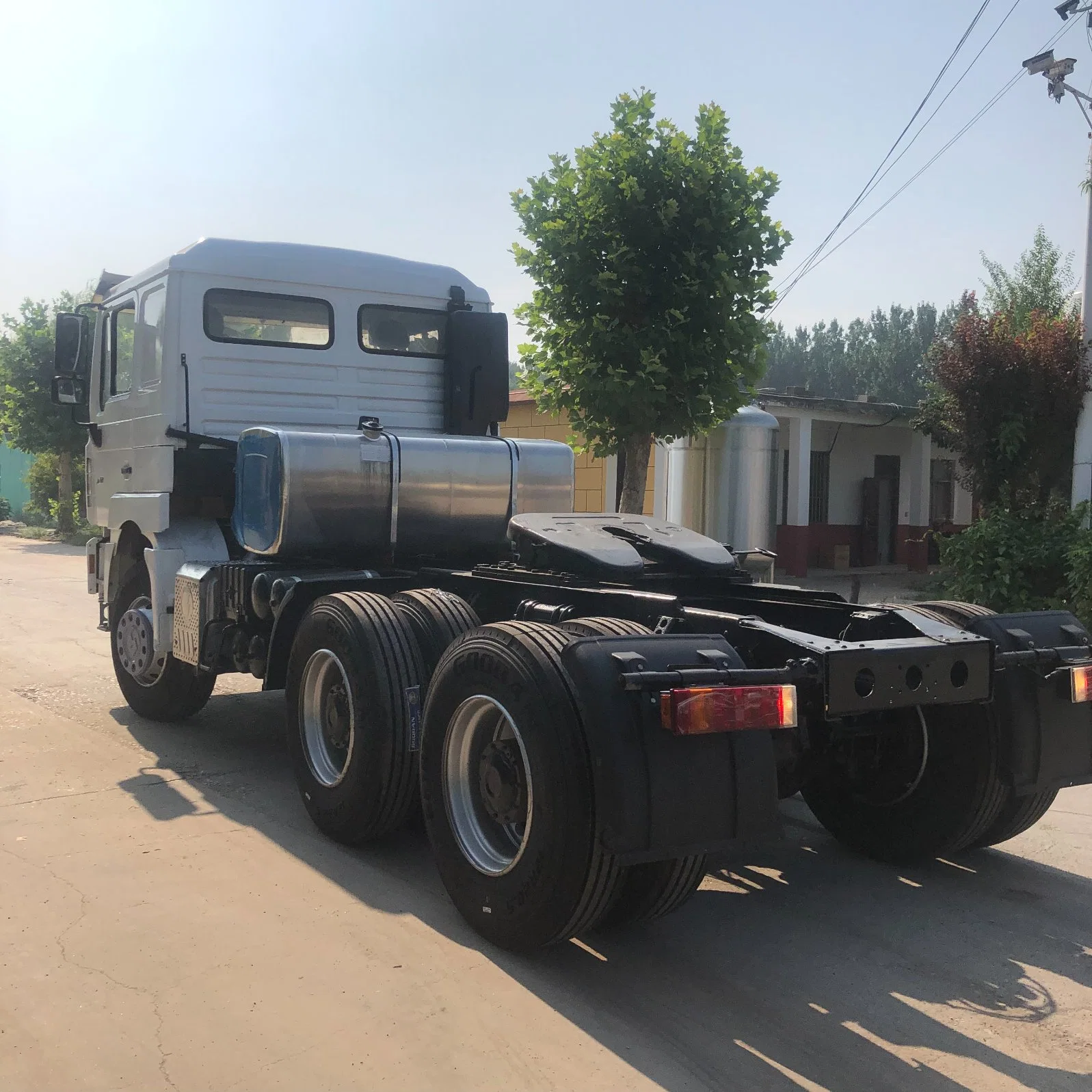 Used Shacman Tractor Truck 430HP 6X4 Used Truck Head Euro 4 Weichai Engine 6*4 Chinese Tractors Trucks for Sale
