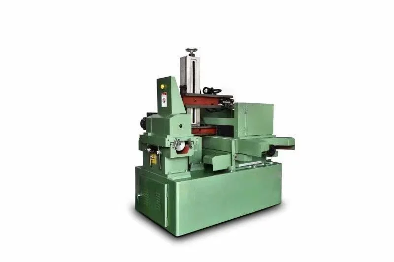 الشركة الصينية لصناعة الحديد والصلب CNC ماكينة قطع الأسلاك Dk7740f للمعدن