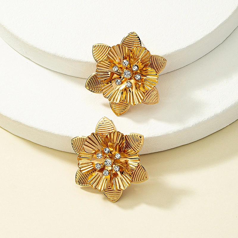 Factory Outlet Sweet New European and American Flower-Shaped Earrings