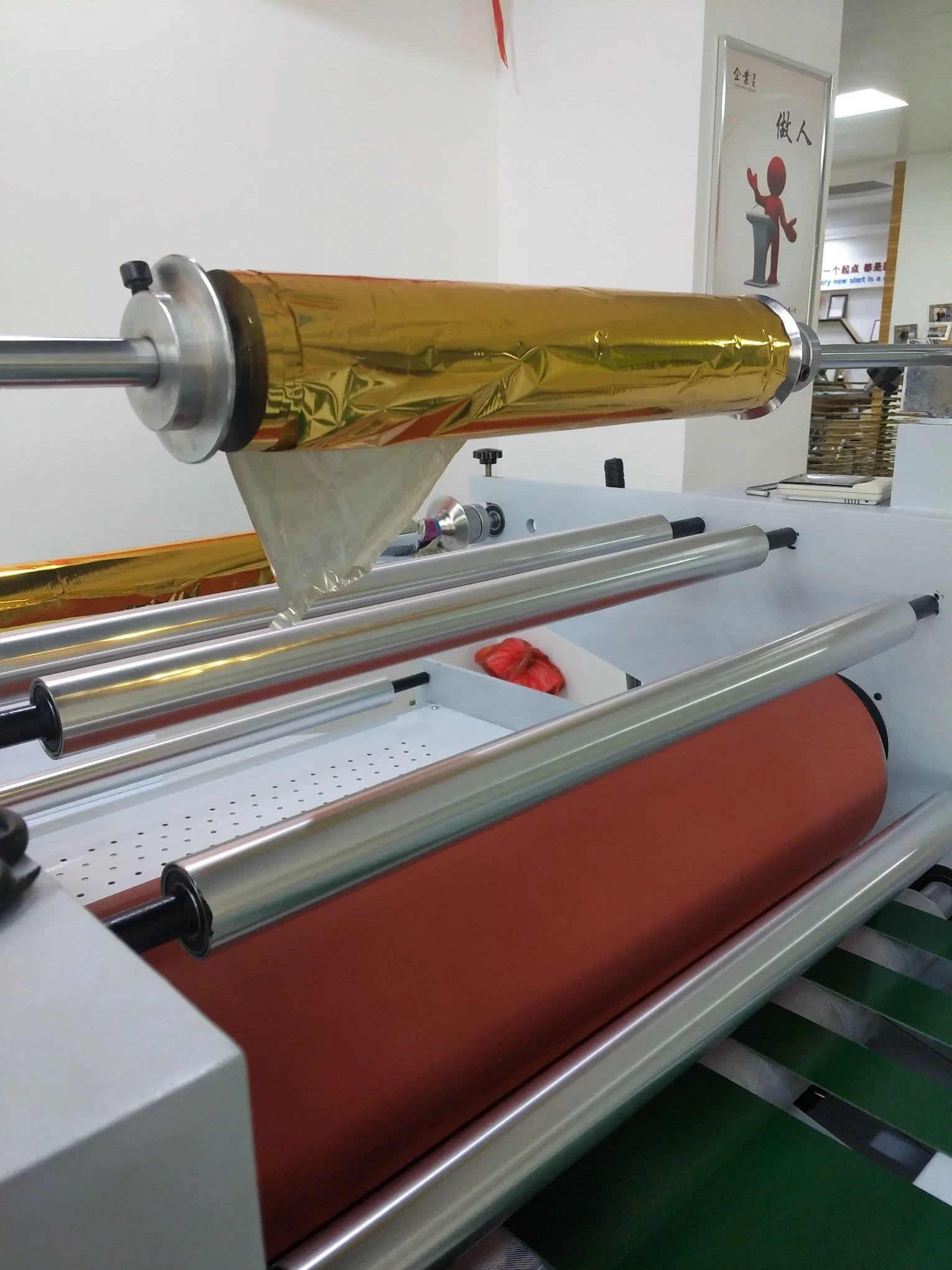A fábrica preço directo hot stamping impressão de tela de transferência de água a impressão do adesivo Fractius Ouro cor de cobre de laminação de tiras de metal