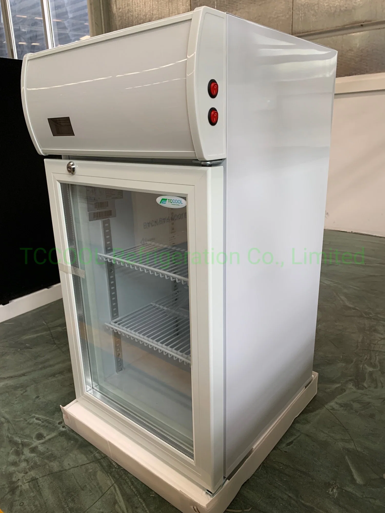 Réfrigérateur vitrine de présentation à porte vitrée Sub-Zero pour réfrigération de boissons sur comptoir