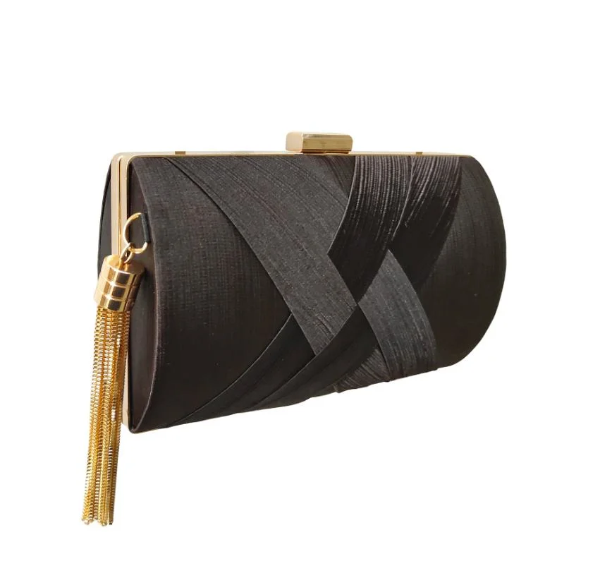 Nouveau mode de matériel de la soie Les Femmes de la chaîne de luxe de sac à main Designer Crossbody SAC SAC Lady soir avec le métal Tassel