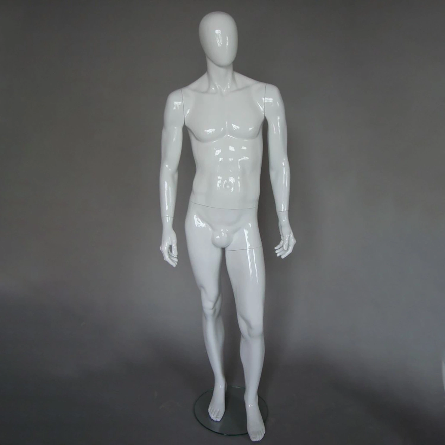 Effortless-Care Fiberglass Mannequins for Time-Pressed Retailers