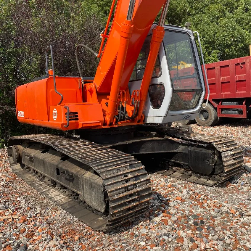 Utiliza el japonés Hitachi EX200 excavadora de cadenas buenas condiciones.