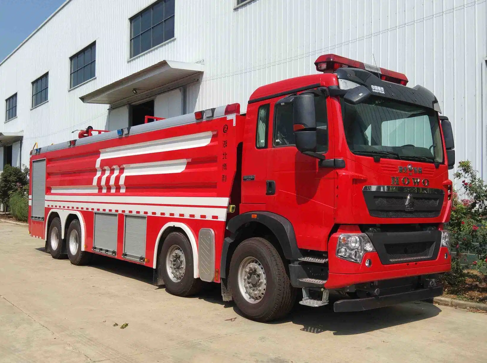 Fabricante Clw 25t de espuma de agua de cisterna de Bomberos de Mercedes-Benz Camión 8X4 camiones de bomberos del Aeropuerto Arff