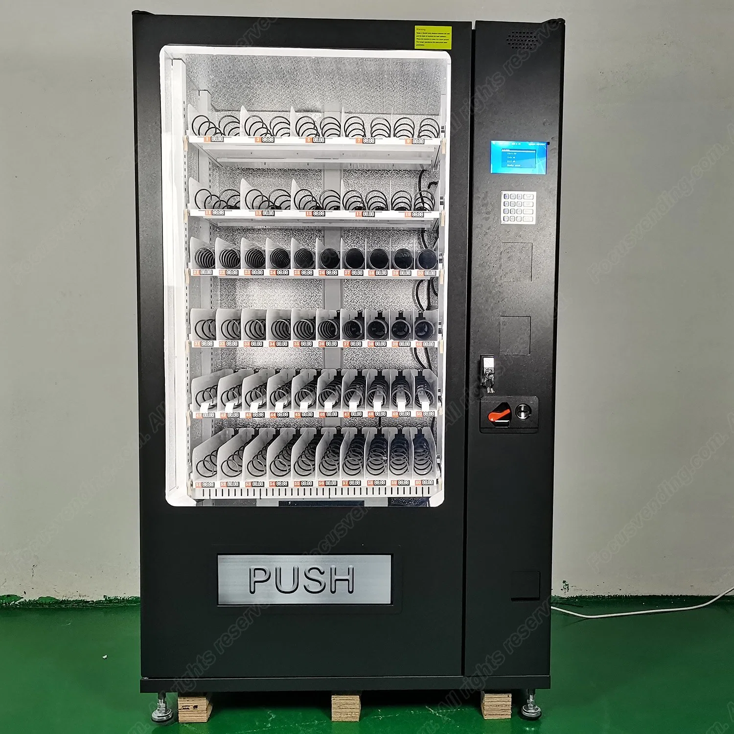 Refrigerated Automatic Food Vending Machine for Drinks and Snacks Accept Thailand Currency /Euro /Apple Pay /Qr Code