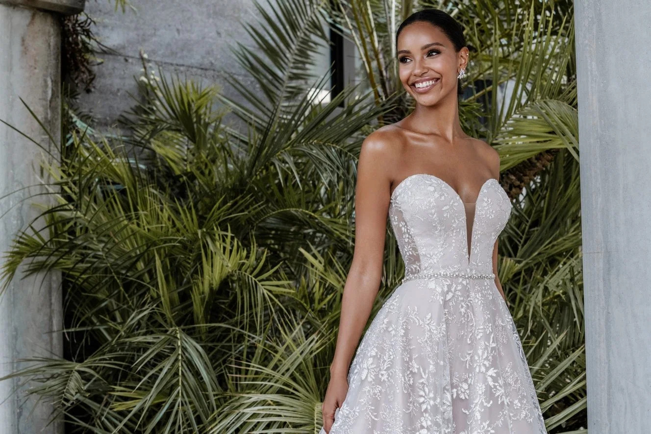 Robe de mariage personnalisée à manches longues amovibles et encolure en tweeart avec boule Robes de mariée en dentelle