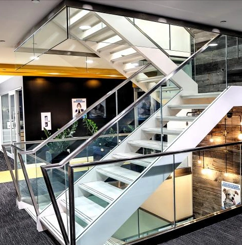 Carbon Steel Metal Wood Marble Step with Safety Glass Handrail