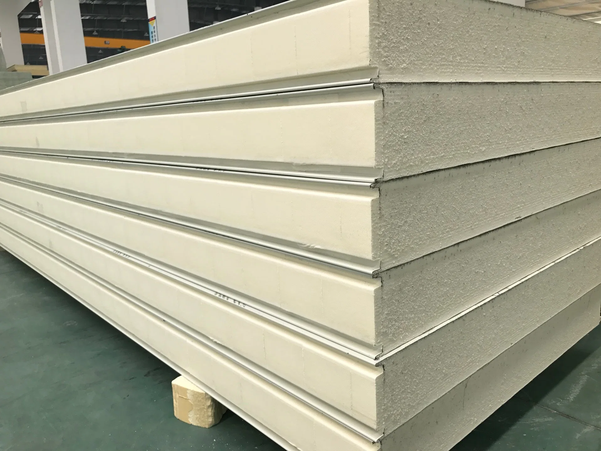 Factory Price 50mm to 200mm Thickness Insulated Fireproof PPGI PUR/PIR/Rock Wool Roof Wall Sandwich Panel for Cold Storage Room/Warehouse Basic Customization