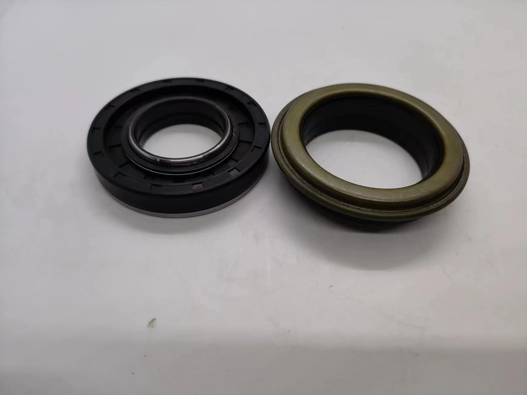 Blue Agricultural Machinery Fittings Crawler Harvester Oil Seal Bq1790e	55*74*11.5*18