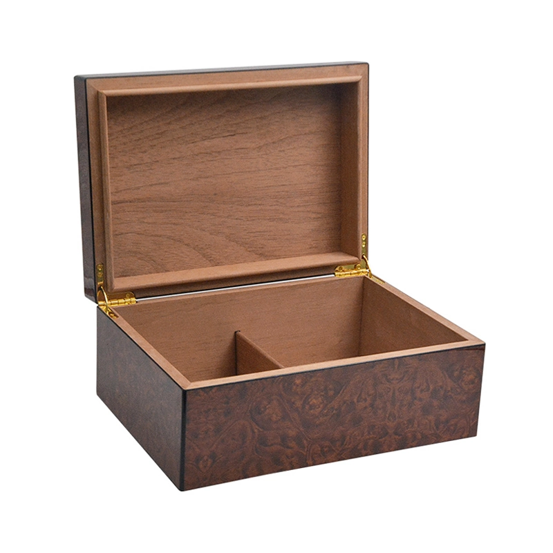 2023 New Factory Wholesale Hard Plastic Smoke Accessories Travel Cigar Humidor Box with Cigar Cutter