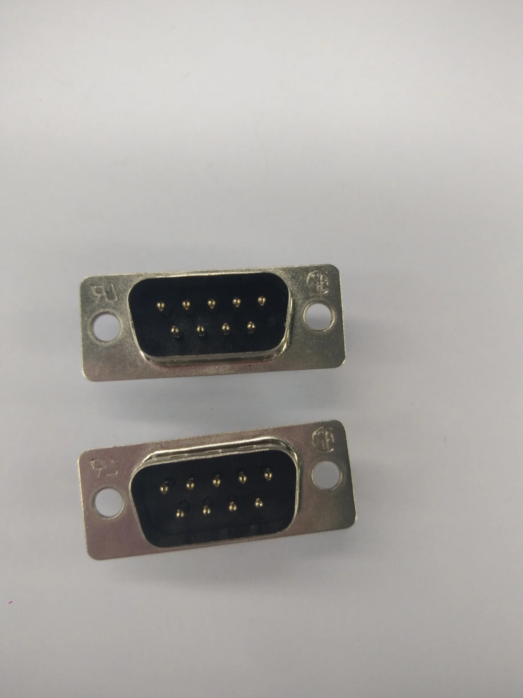 9 Pin ISO Standard Solder D-SUB Plug Supplier with Fish Spear