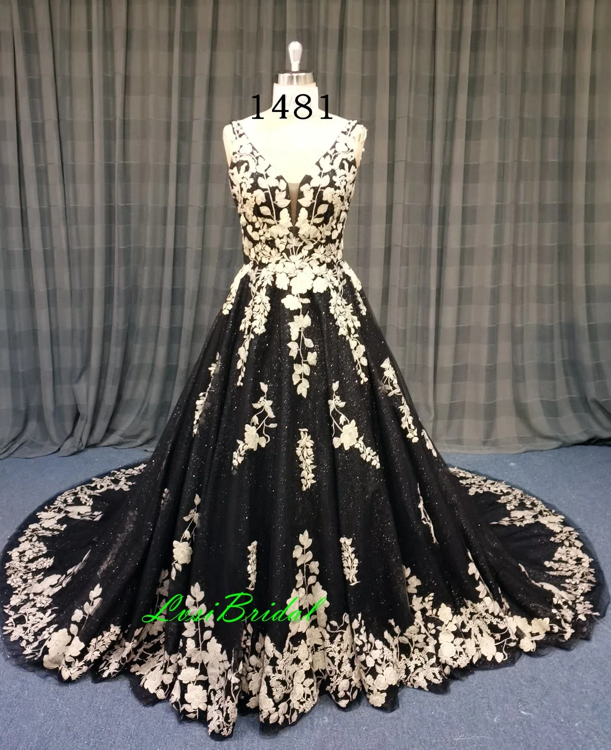 22003 Sweetheart Necklitne Lace Wedding Dress with 68 Inch Train A-Line Tulle Skirt Black Ivory-1481