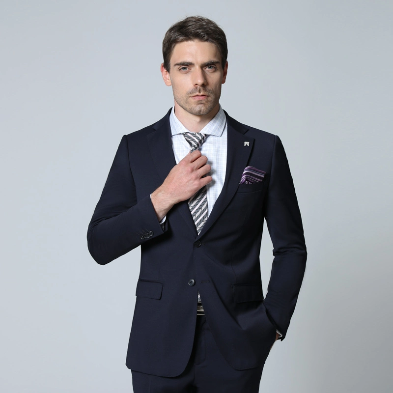 OEM Coat Navy Wool está adornado con un traje Chaqueta