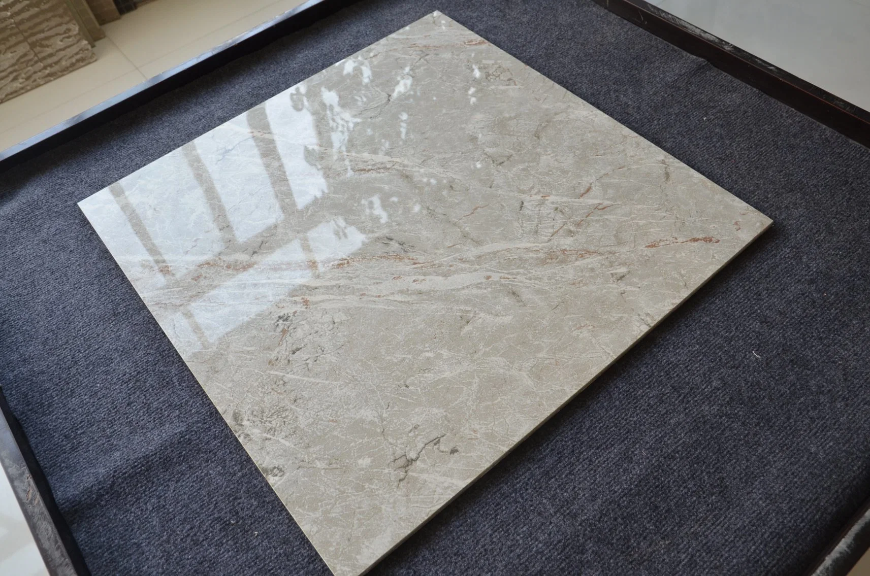 China Discontinued Porcelain Floor Polished Glazed Grey Ceramic Tile Price