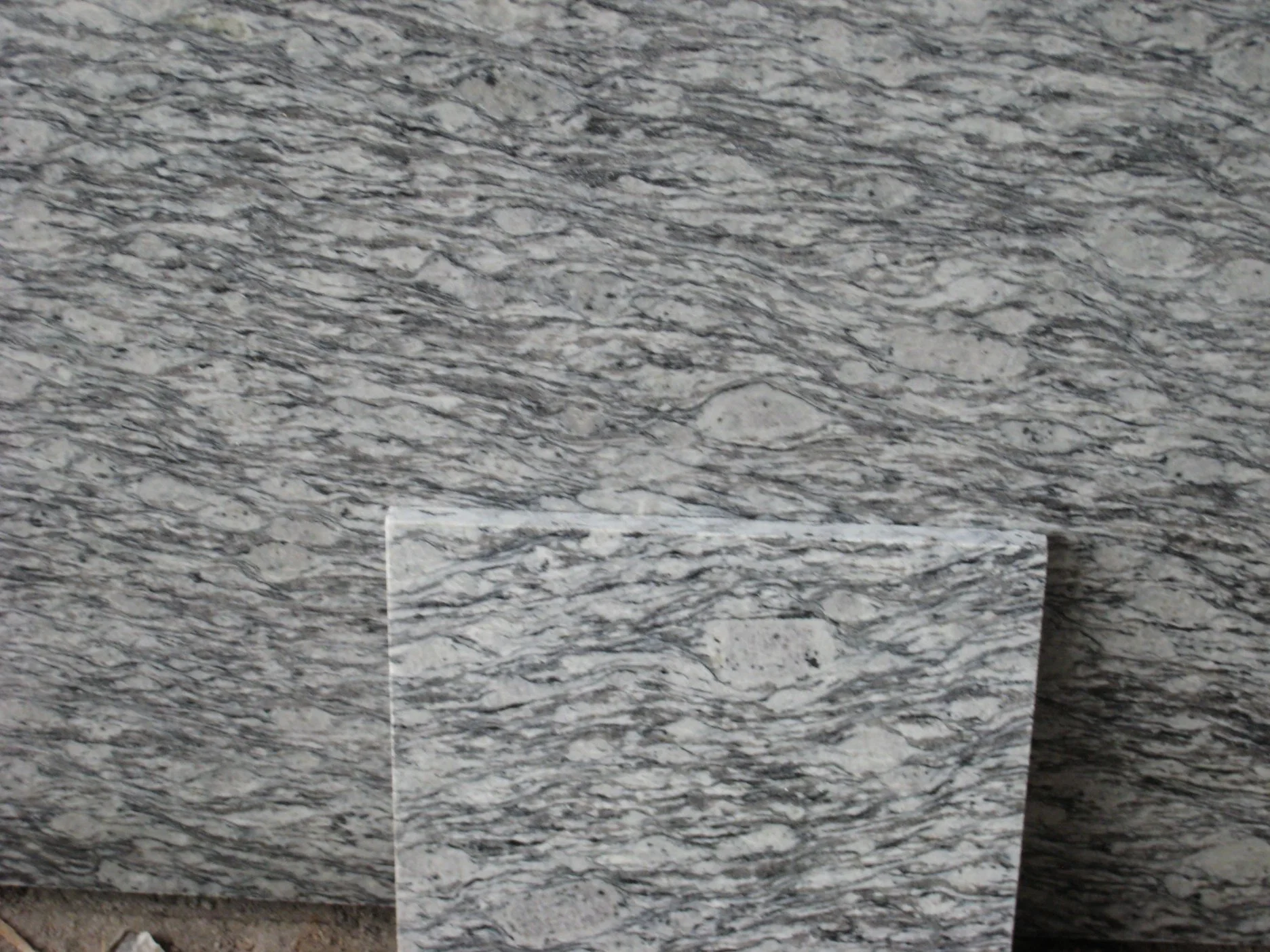 China Factory Manufacture Polished Spray White/Black/Yellow/Beige/Red Granite for Tiles/Floor/Paving Stone