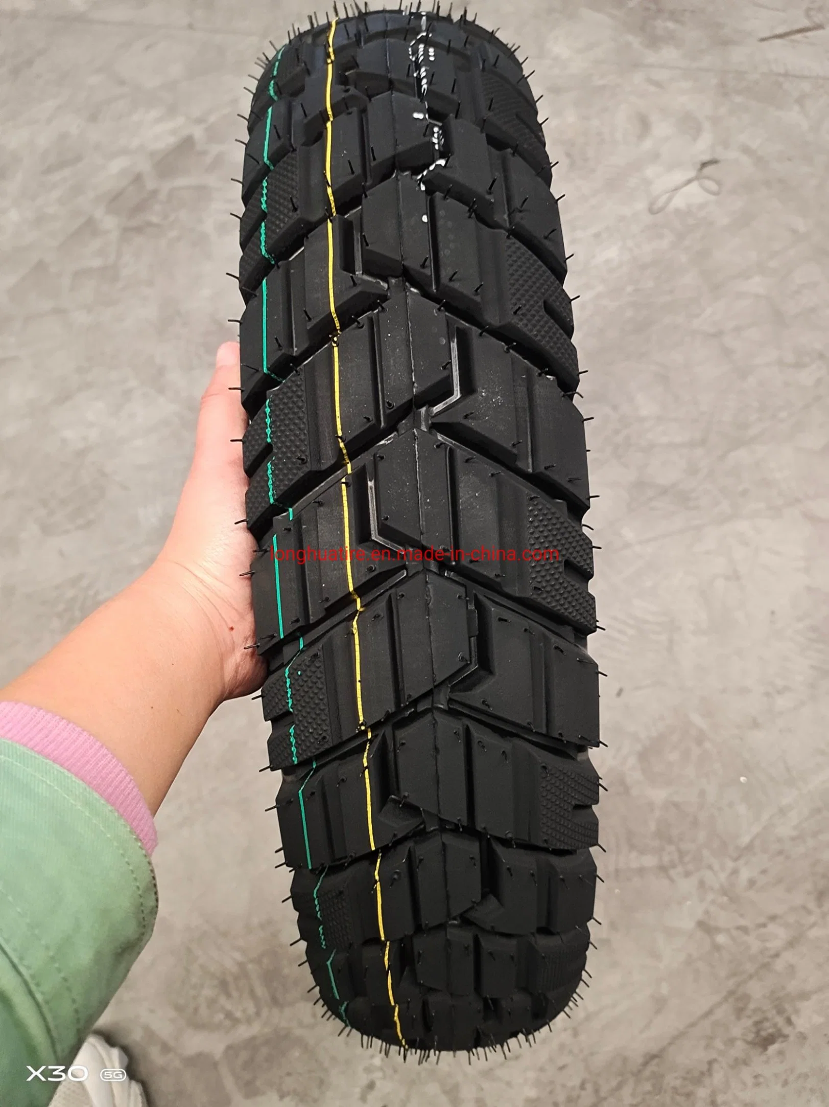 Kenya Moto Tyre and Tube with Top Quality (3.00-18)