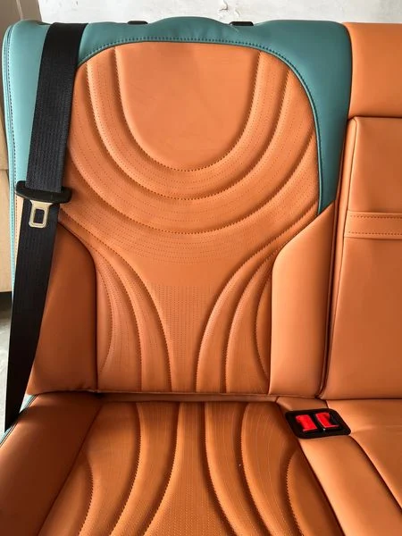 Punzonadora Compterized de alta precisión para el cuero del asiento del coche Interior 900-600