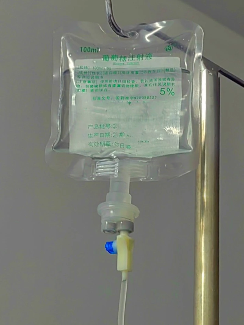 100 مل 250 مل فيلم طبي غير PVC شفاف Saline IV كيس فارغ لا يمكن التخلص منه من مادة PVC IV