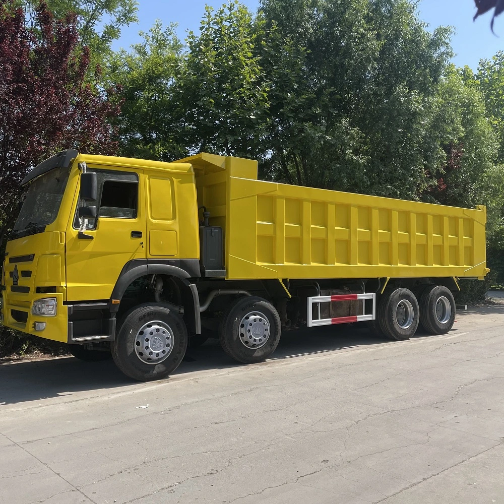 شاحنة شحن جديدة/مستعملة من طراز Sinotruk HOWO 8*4 30cbm 60 طنًا شاحنة التفريغ ذات القطارة