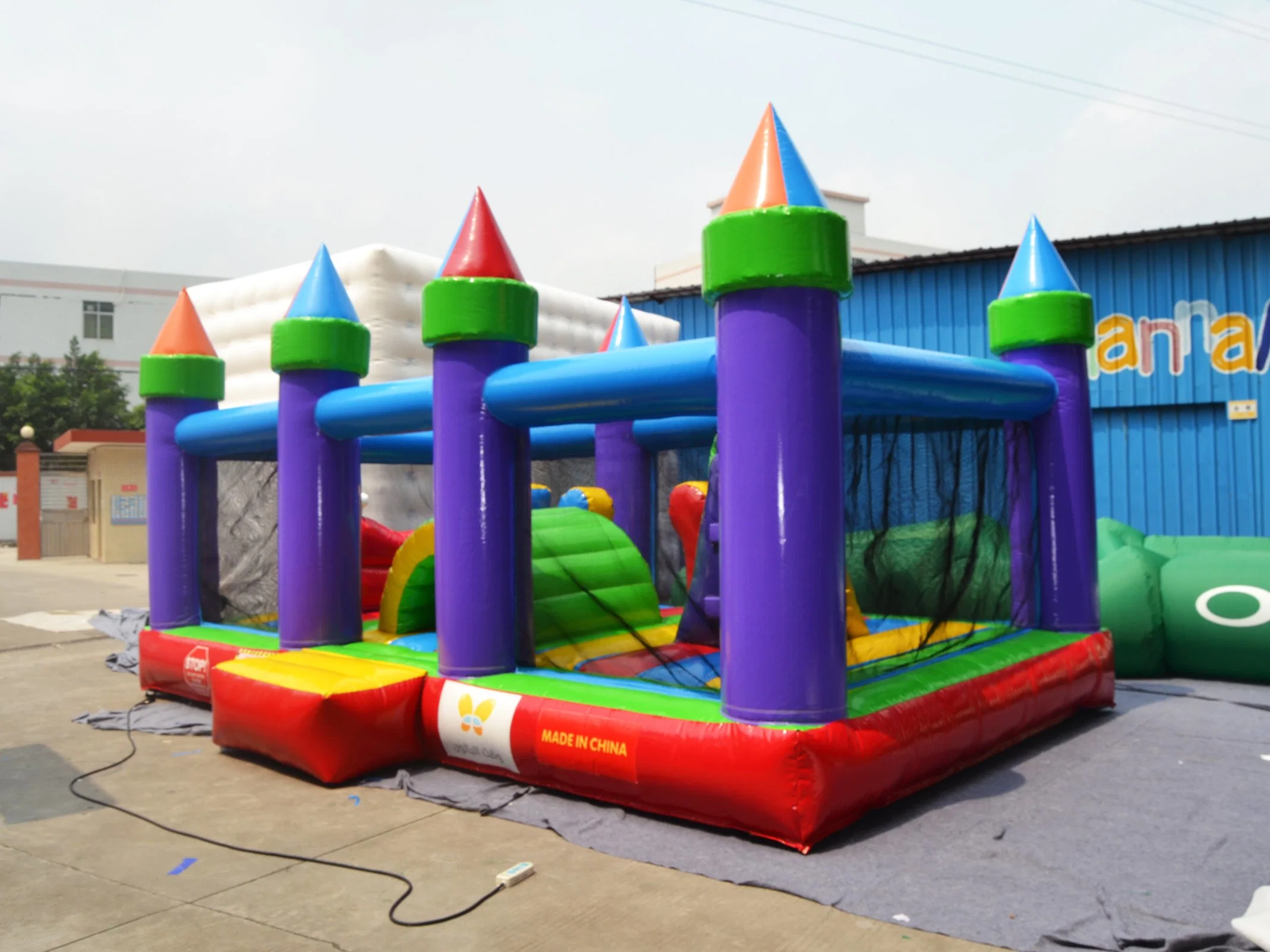 Combinaison multicolore obstacle géant saut de-page gonflable Bouncer rebonds personnalisés Trampoline gonflable pour enfants à l'arche du château de saut