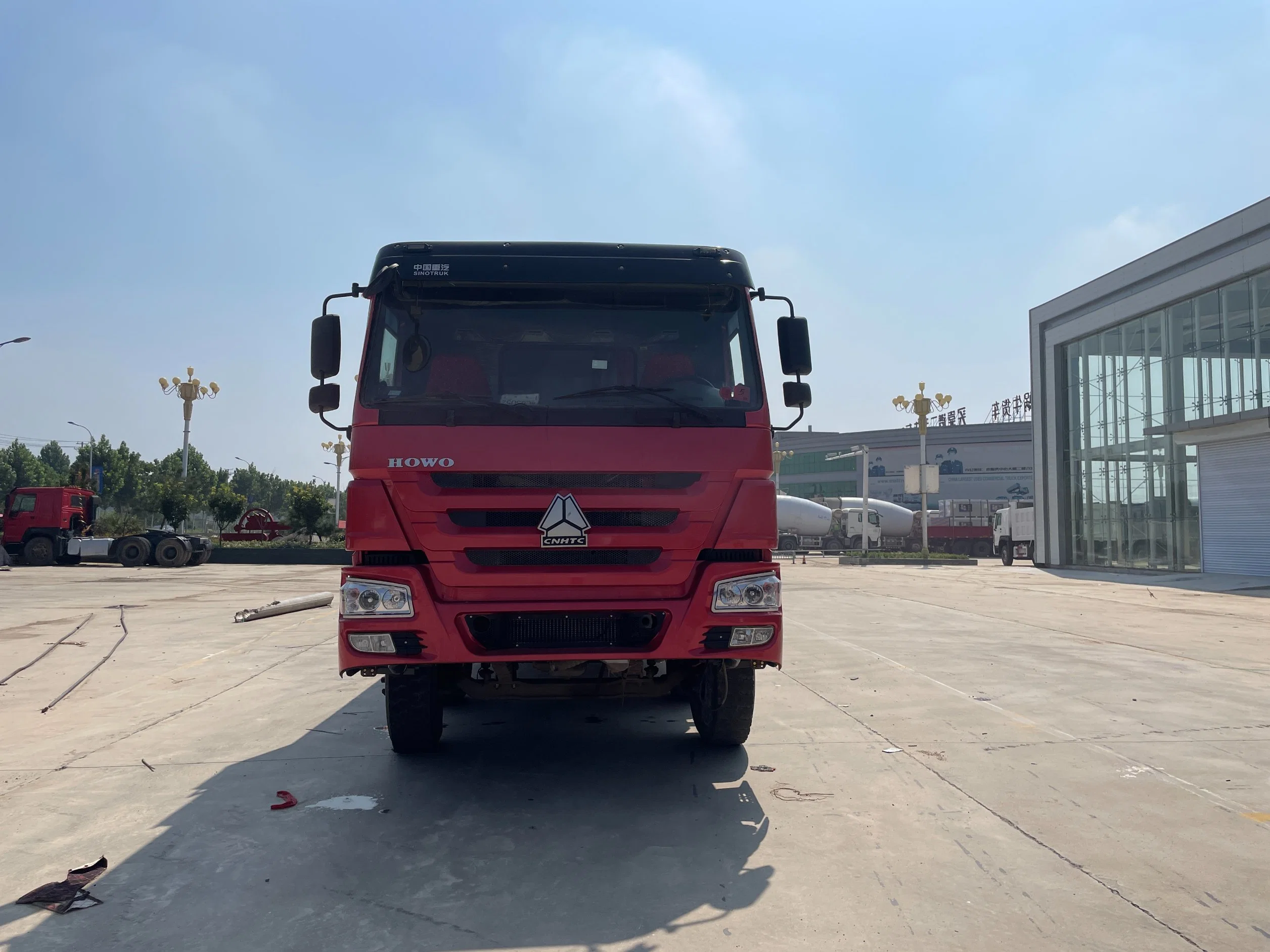 Bon état Camion benne Sinotruk HOWO 375HP 12 roues 8X4 d'occasion pour l'Afrique.