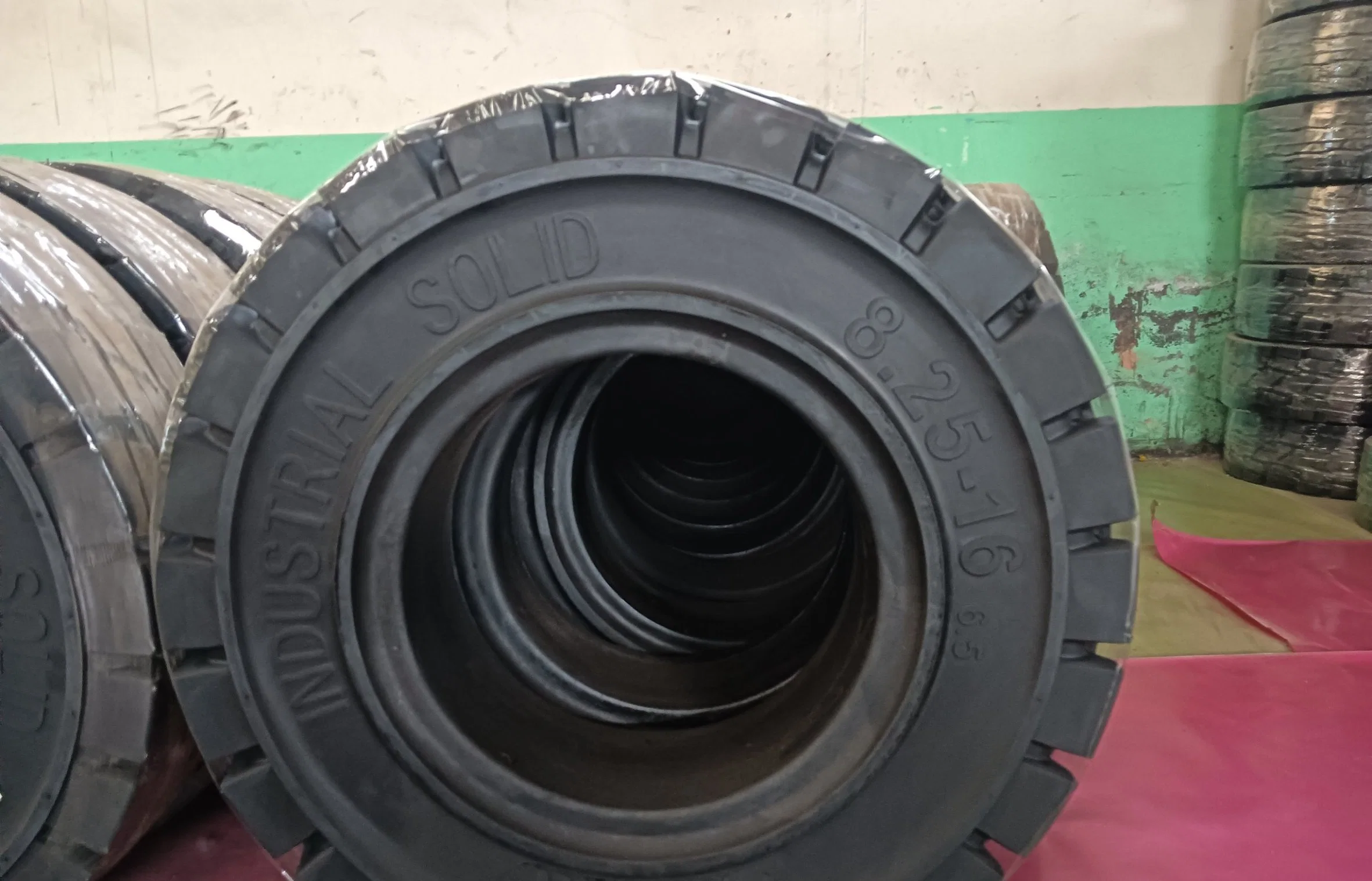 OEM New Trolley Air Tyre Wheel Barrow TBR Car Tire PCR off Road Tire for OTR/Industrial Ind/Agricultural Tractor/Agr/Pneumatic Solid Forklift Dozer 18*7-8