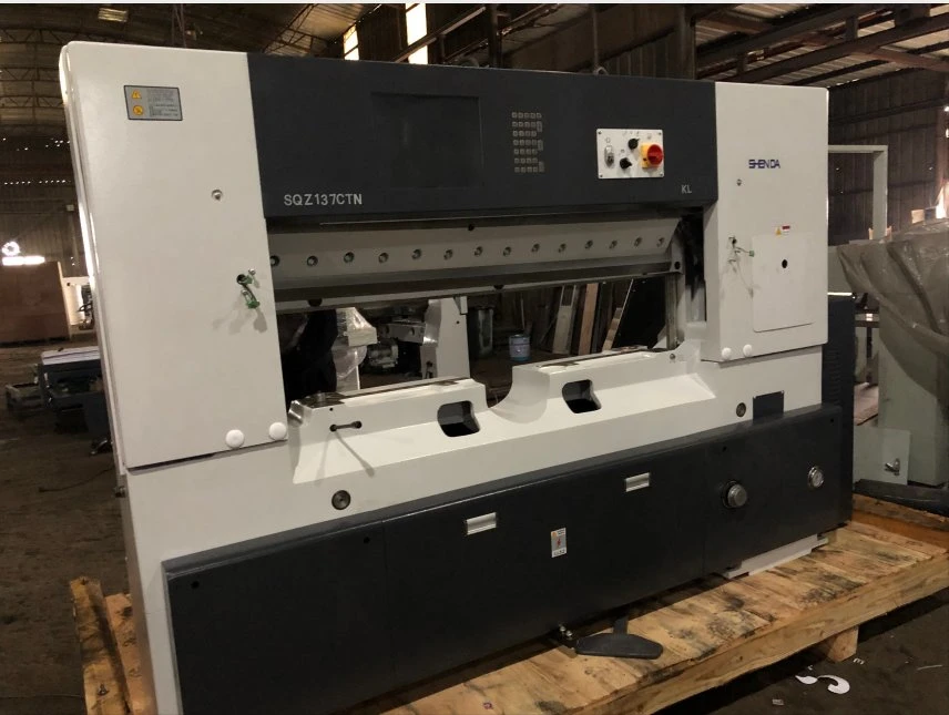 Marcação de Alta Velocidade Automática Completa 1.370 mm Sheeter Papel máquina de corte de papel (SQZ-137CTN KL)
