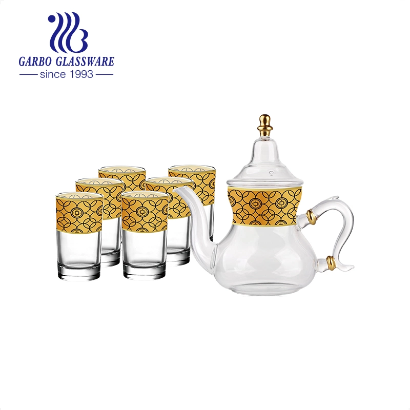 Juego de té y té de vidrio estilo árabe de Oriente Medio con Gold Decal Printing OEM Glass Drinkware Set vidrio de borosilicato hecho a mano Juego de té y tazas