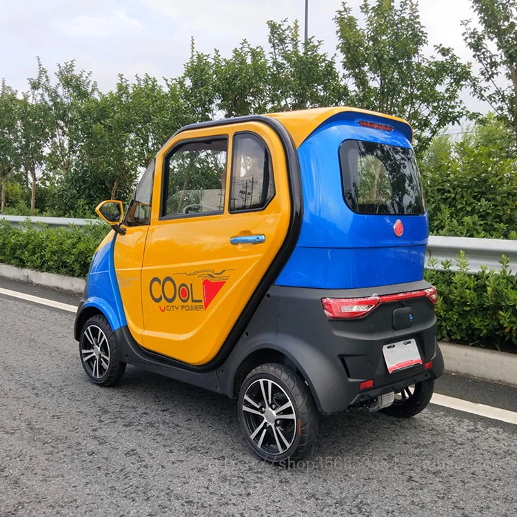 Los vehículos eléctricos a las 4 ruedas coche eléctrico cerrado